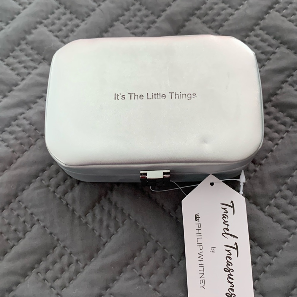 Travel jewelry box